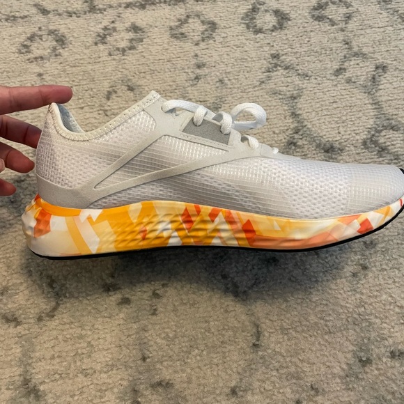 Women’s Reebok Size 9 - Picture 5 of 8